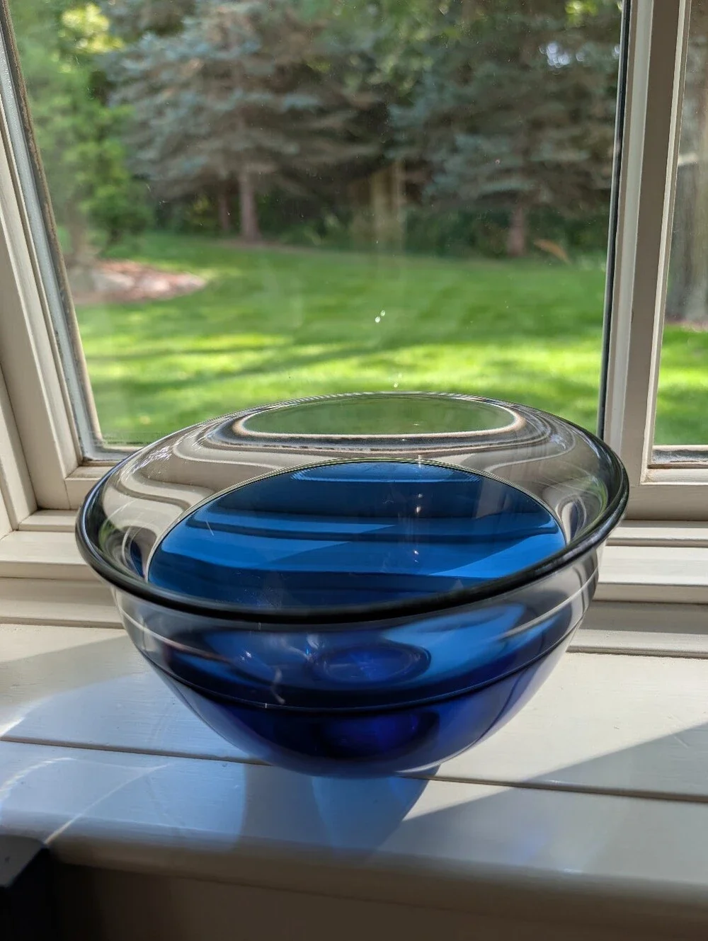 gorgeous BLUE ART GLASS BOWL